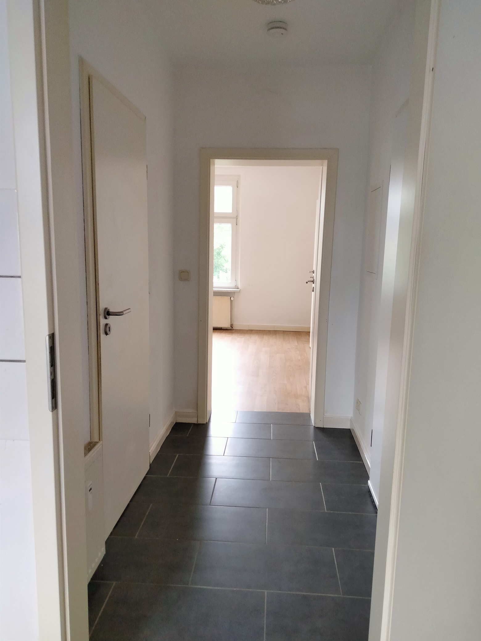 Flur 2-Raumwohnung mit EBK in Parchim